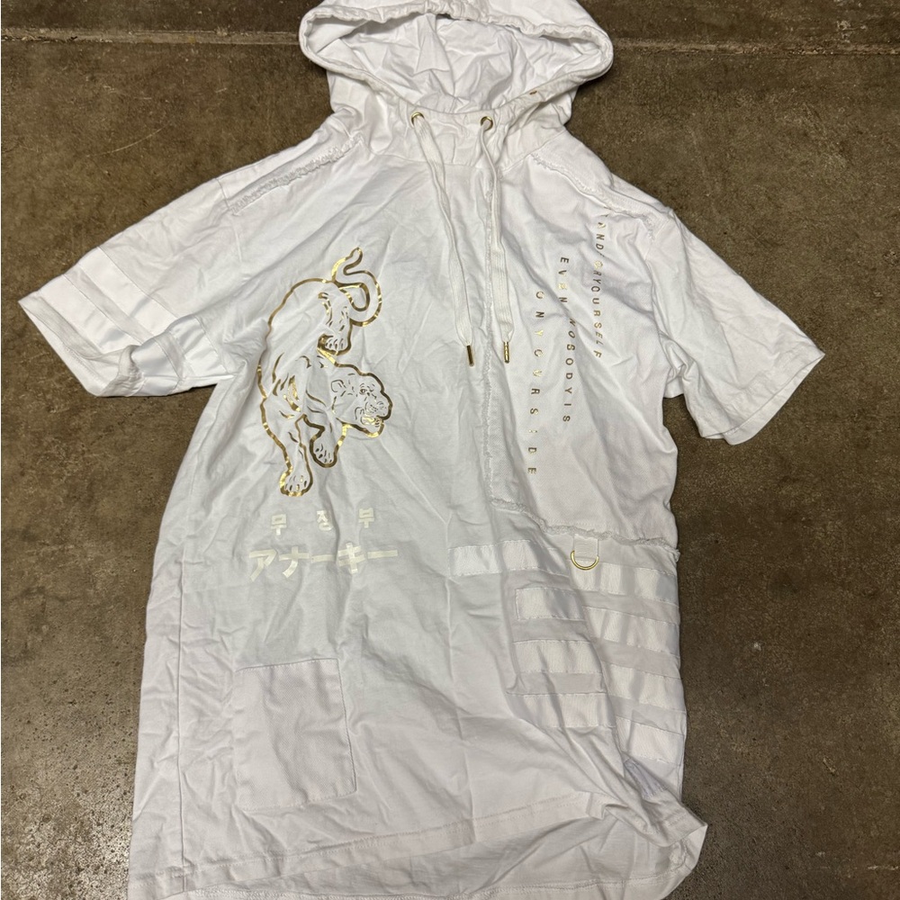 White Hooded Graphic short sleeve size large men’s Krome